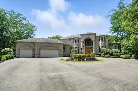 Exterior - 2655 Ballydoyle Dr, Springfield, OH 45503 photo 5 of 14
