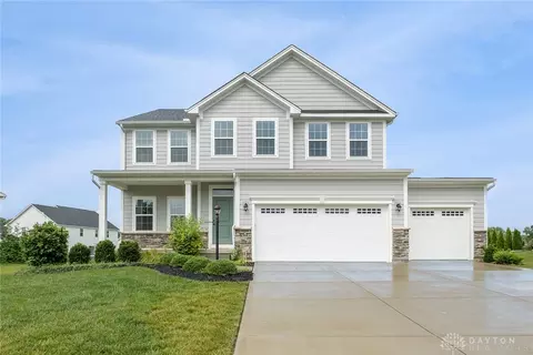 3729 Oak Creek Dr, Sugarcreek Township, OH 45440