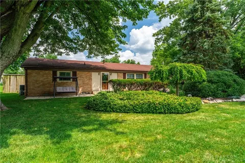 2588 County Line Rd, Beavercreek, OH 45430