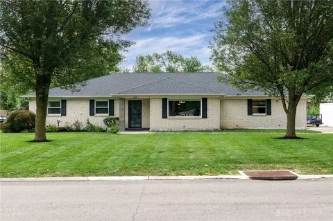 9722 Stagecoach Dr, Dayton, OH 45458