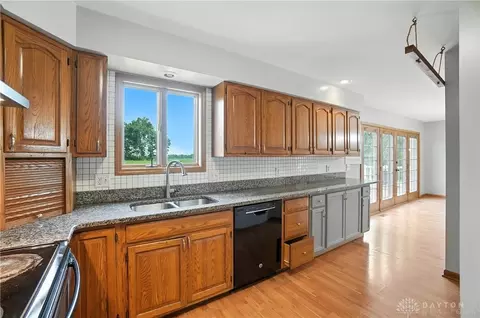 1035 E Possum, Springfield, OH 45502 photo 8