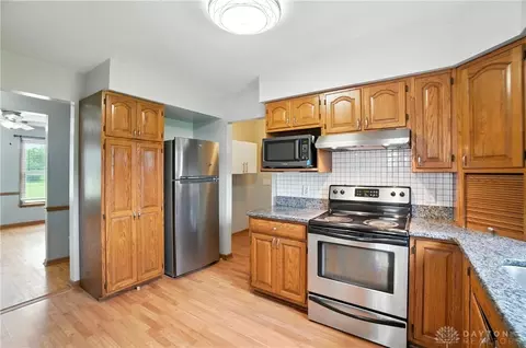 1035 E Possum, Springfield, OH 45502 photo 7