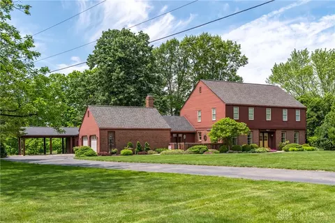 3869 Greenbriar Dr, Fairborn, OH 45324