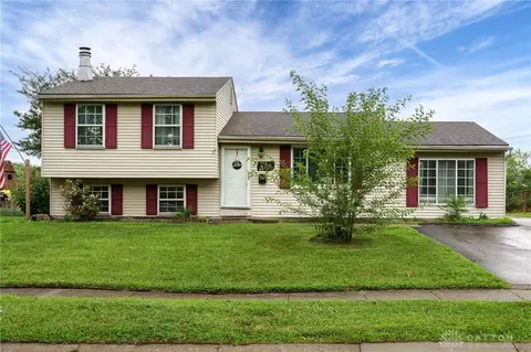251 Southerly Hills Dr, Englewood, OH 45322