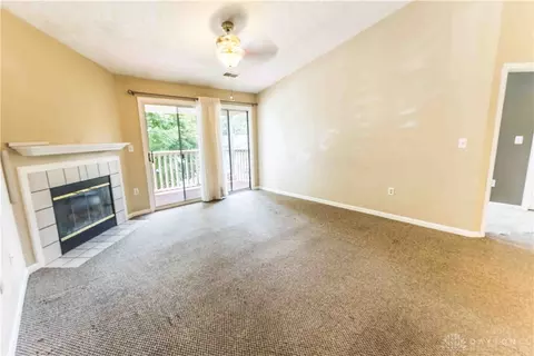Living - 6650 Wareham Ct #5, Dayton, OH 45459 photo 1 of 2