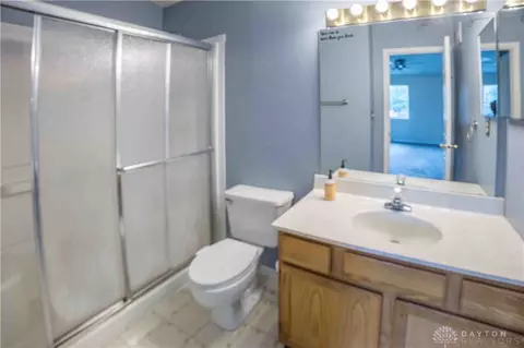 Bath - 6650 Wareham Ct #5, Dayton, OH 45459 photo 2 of 2