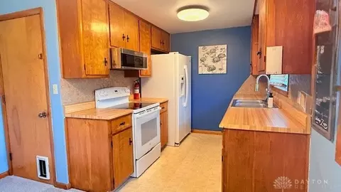 Kitchen - 4843 Middle Urbana Rd, Springfield, OH 45503 photo 1 of 2