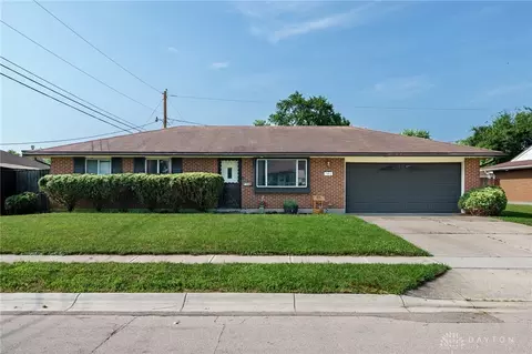 104 Lodestone Dr, Englewood, OH 45322