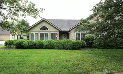 2047 Wentworth Village Dr, Bellbrook, OH 45305