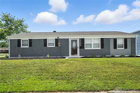 218 Woodfield Dr, Brookville, OH 45309