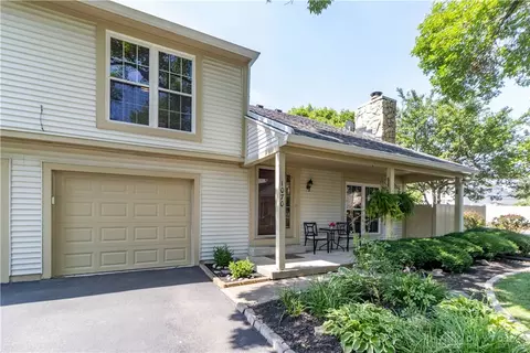 1070 Foxshire Pl, Dayton, OH 45458