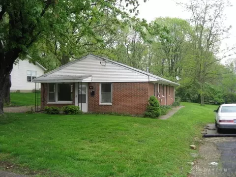 40 Cemetery Dr, Centerville, OH 45459