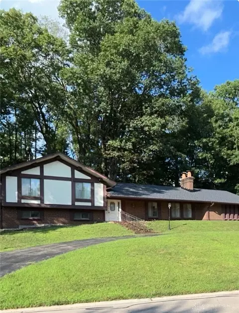 1401 Brittany Hills Dr, Dayton, OH 45459