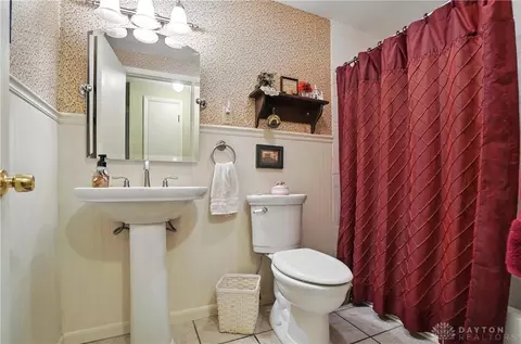 Bath - 4543 Mumper Rd, Springfield, OH 45502 photo 3 of 4