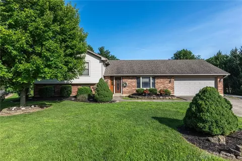 1734 Loch Ness Ct, Dayton, OH 45432