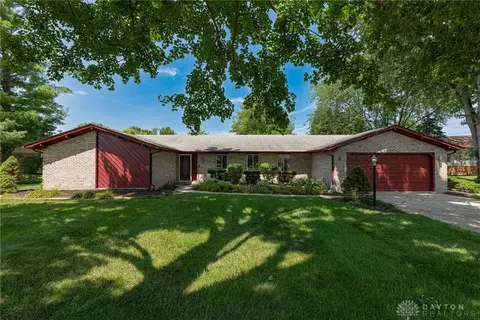 8934 Olde Farm Ln, Dayton, OH 45458