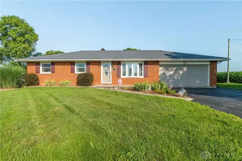 9474 N Hetzler Rd, Piqua, OH 45356
