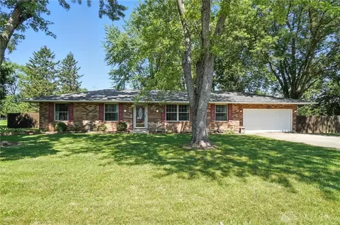 1256 Cedarcliff Dr, Dayton, OH 45434