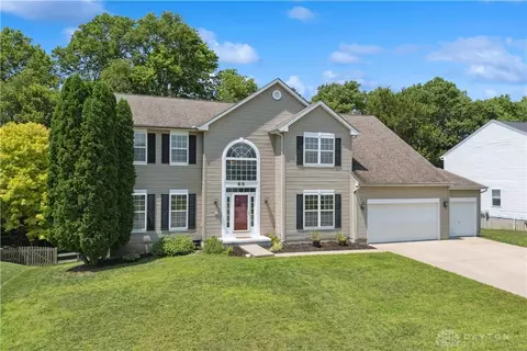 65 W Waterbury Dr, Springboro, OH 45066