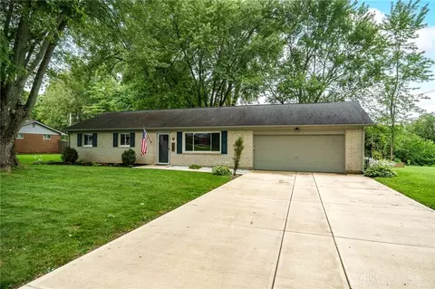 647 Carthage Dr, Dayton, OH 45434