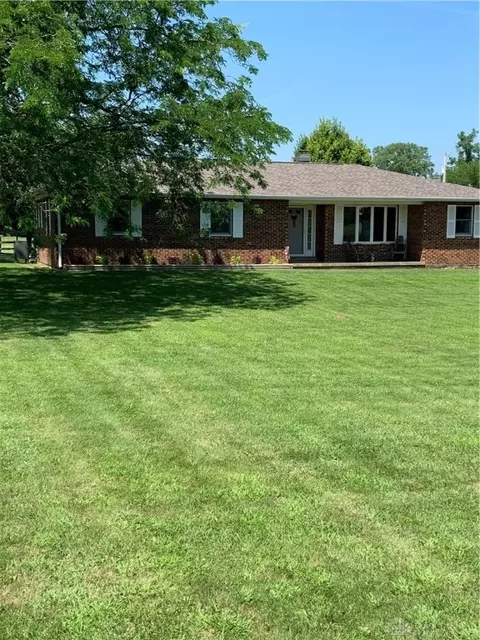 11021 Mile Rd, New Lebanon, OH 45345