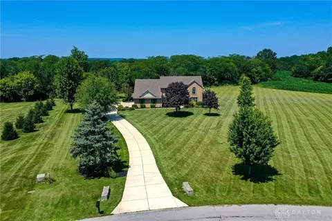 8546 Stockholm Ct, Waynesville, OH 45068