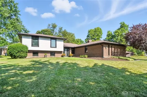 7227 Gardenside Dr, Dayton, OH 45414