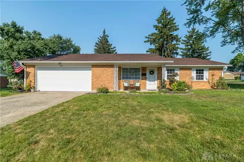 307 Scenic Ct, Vandalia, OH 45377
