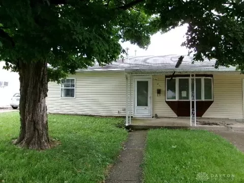 25 Westport Dr, Fairborn, OH 45324