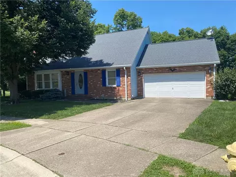 1122 Nouvelle Dr, Miamisburg, OH 45342