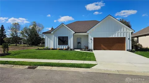 1481 Lantern Ln, Troy, OH 45373