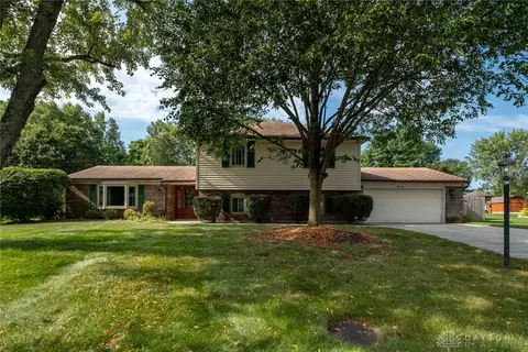 1038 Fernshire Dr, Centerville, OH 45459