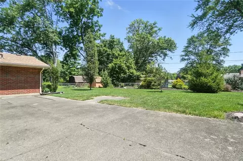 Exterior - 5124 Cloudsdale Dr, Kettering, OH 45440 photo 8 of 11