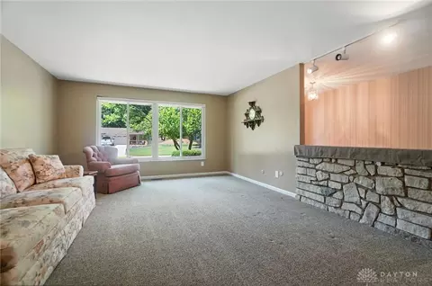 Living - 5124 Cloudsdale Dr, Kettering, OH 45440 photo 3 of 10