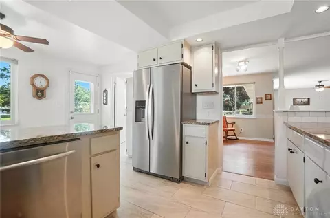 Kitchen - 5124 Cloudsdale Dr, Kettering, OH 45440 photo 5 of 8