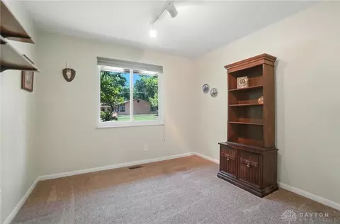 Bedroom - 5124 Cloudsdale Dr, Kettering, OH 45440 photo 6 of 7