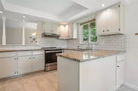 Kitchen - 5124 Cloudsdale Dr, Kettering, OH 45440 photo 7 of 8