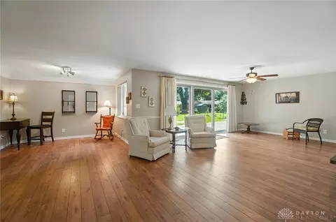 Living - 5124 Cloudsdale Dr, Kettering, OH 45440 photo 5 of 10