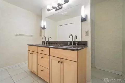 Bath - 5124 Cloudsdale Dr, Kettering, OH 45440 photo 1 of 6
