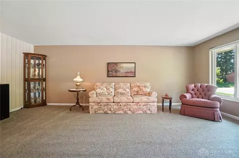 Living - 5124 Cloudsdale Dr, Kettering, OH 45440 photo 2 of 10