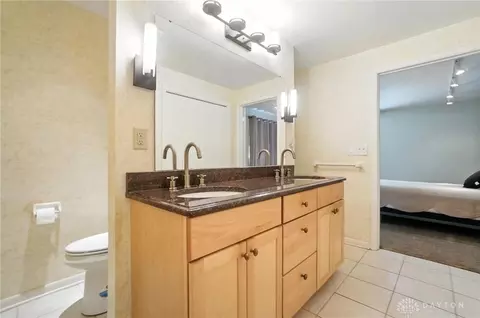 Bath - 5124 Cloudsdale Dr, Kettering, OH 45440 photo 2 of 6