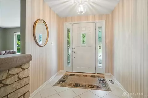 Entry Way - 5124 Cloudsdale Dr, Kettering, OH 45440 photo 2 of 3