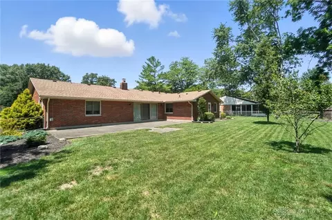 Exterior - 5124 Cloudsdale Dr, Kettering, OH 45440 photo 6 of 11
