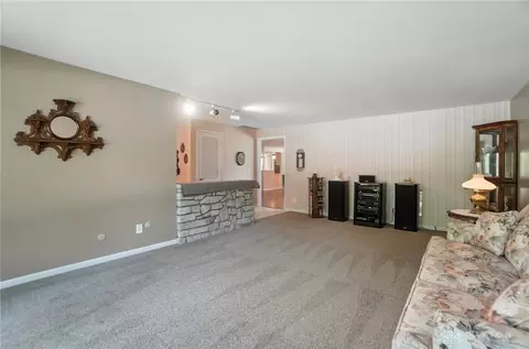 Living - 5124 Cloudsdale Dr, Kettering, OH 45440 photo 4 of 10