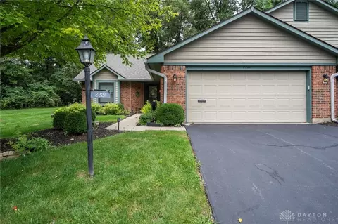 2221 Tall Timber Ct, Fairborn, OH 45324