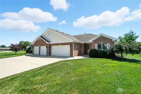 1482 Lantern Ln, Troy, OH 45373