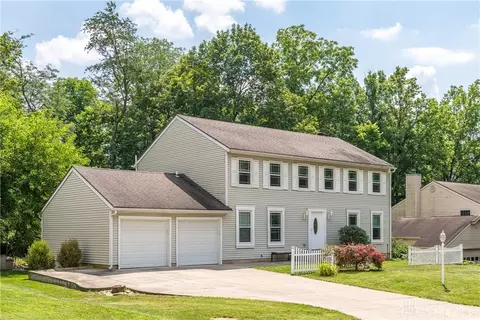 4011 Willow Run Dr, Beavercreek, OH 45430