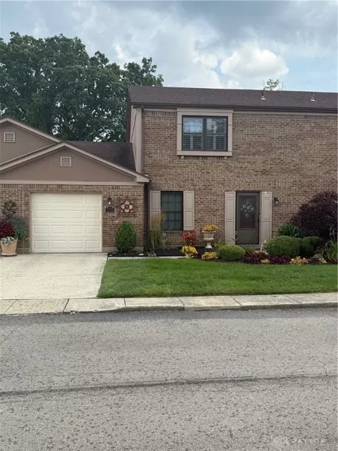 7724 Paragon Commons Cir, Dayton, OH 45459