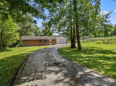 Exterior - 2790 Sears Rd, Spring Valley, OH 45370 photo 2 of 13