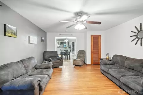 Living - 224 E Downey Dr, Springfield, OH 45504 photo 2 of 3